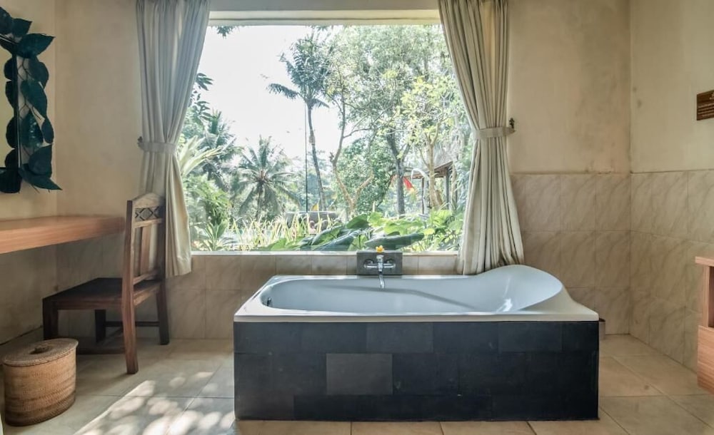 Valley Suite on Ground Floor with Pool View photo 3