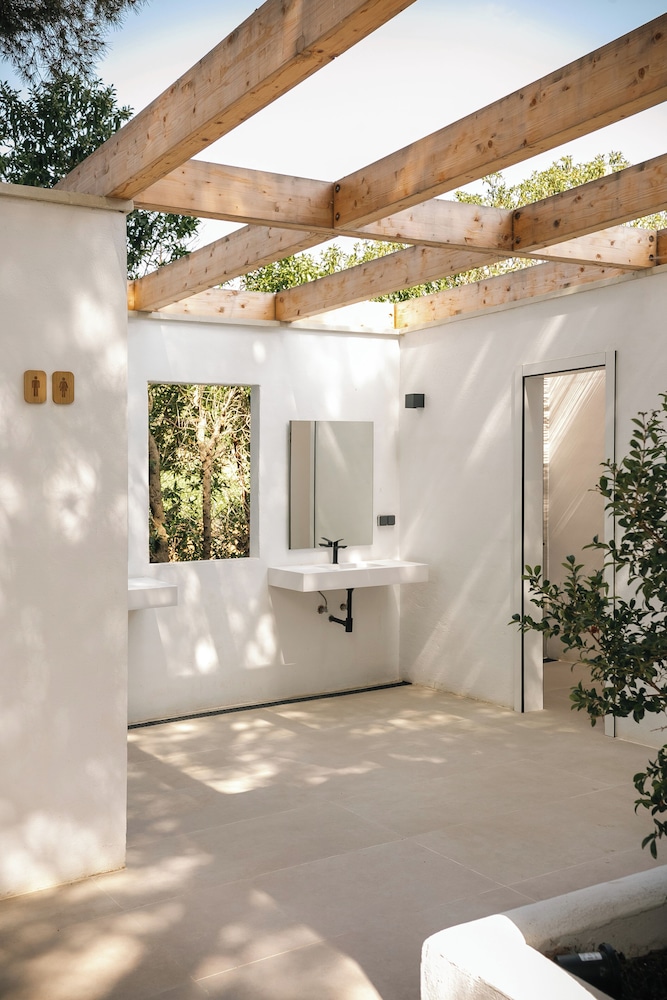 Quadruple Room, Shared Bathroom photo 3