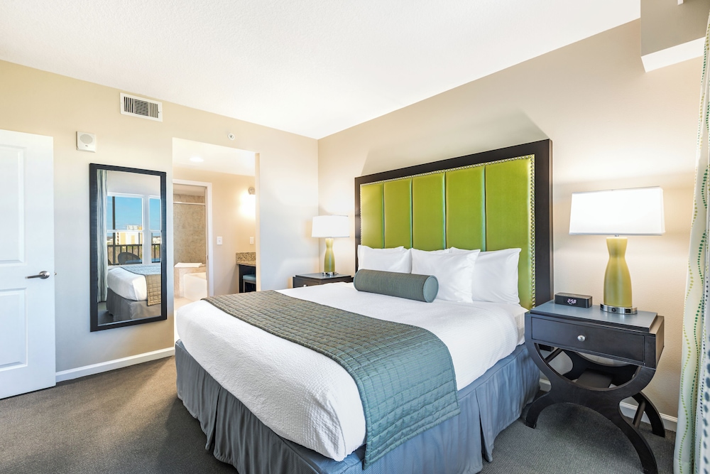 Deluxe Two Bedroom Suite, Pool View - Photo 9