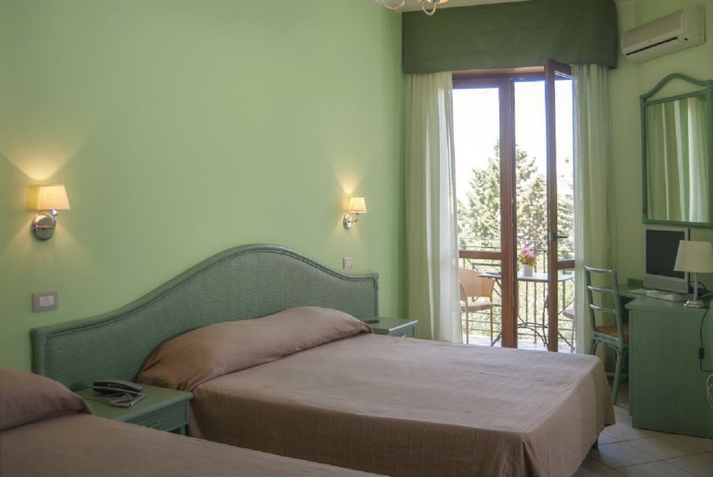 Superior Triple Room, Balcony