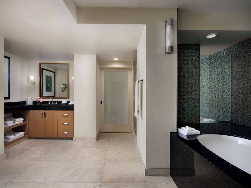 Suite, 1 King Bed