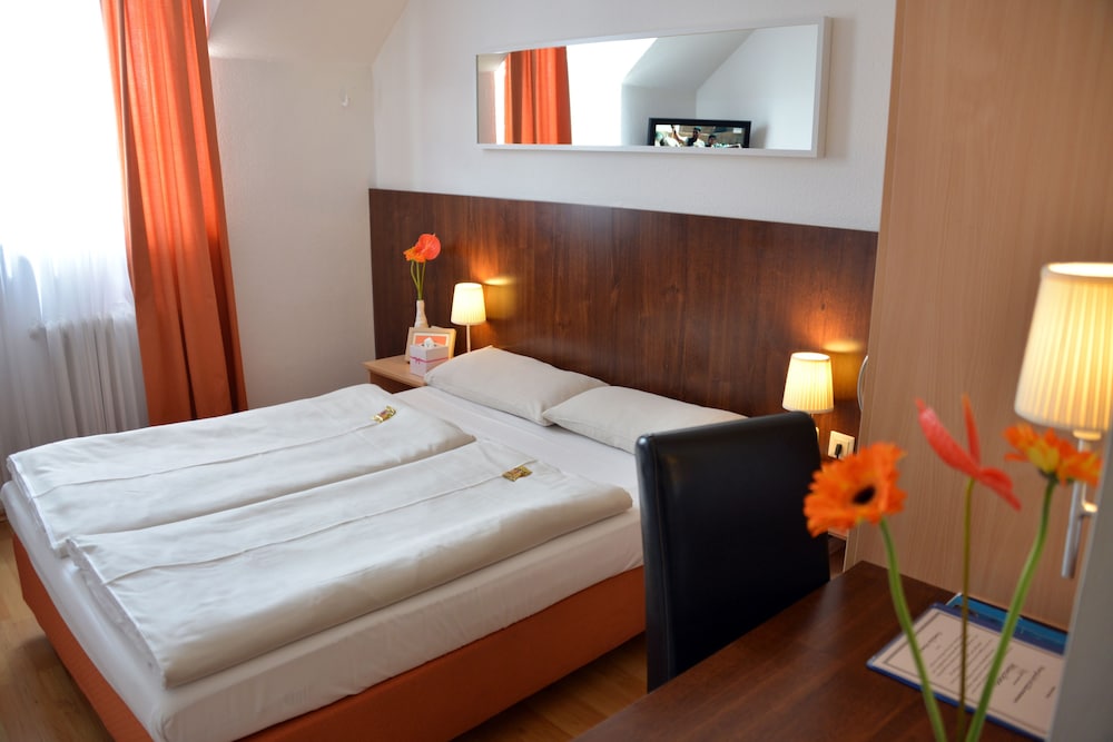 Standard Double or Twin Room photo 1