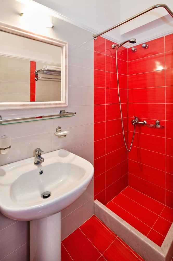 Standard Double Room - Photo 2