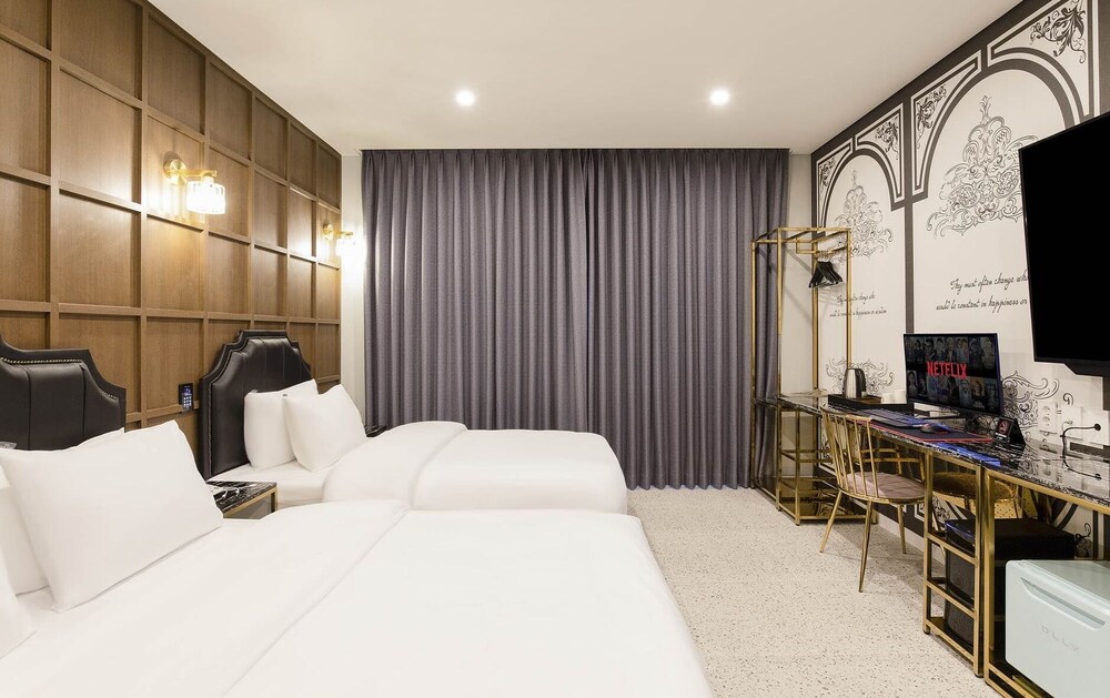Standard Twin Room - Photo 3