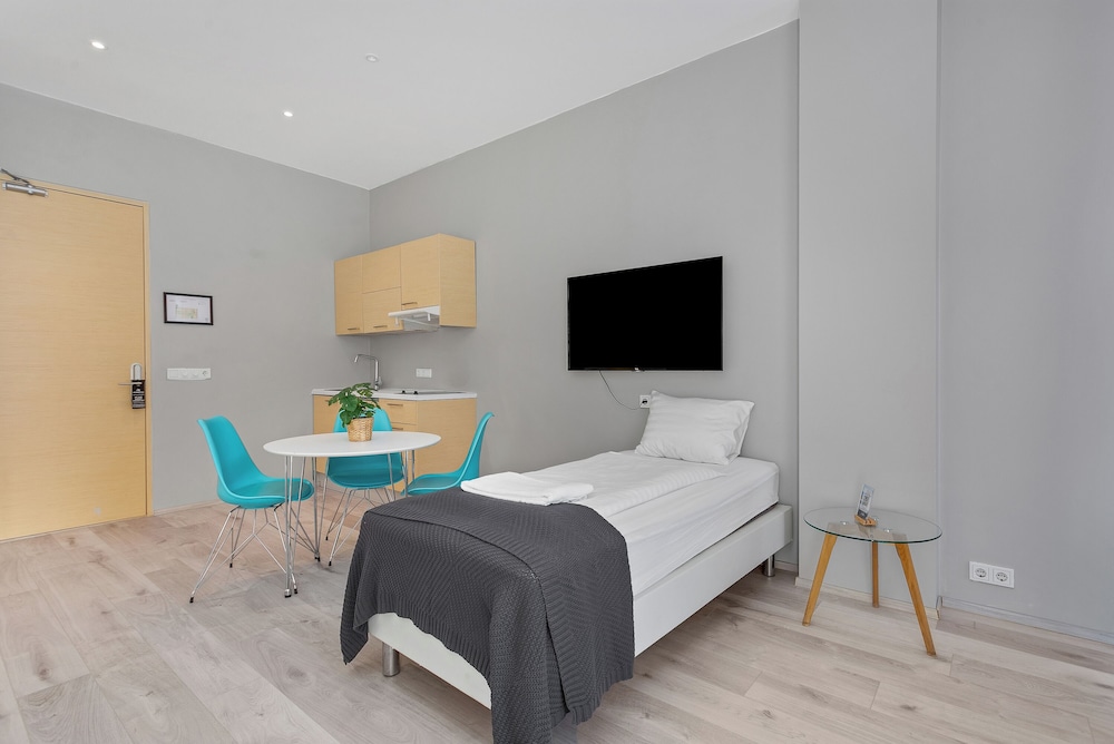 Studio, Multiple Beds - Three Adults - Photo 2