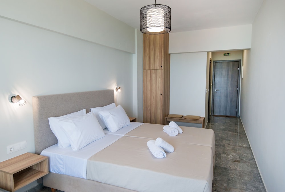 Junior Studio Suite, 2 Twin Beds, Balcony, City View photo 3