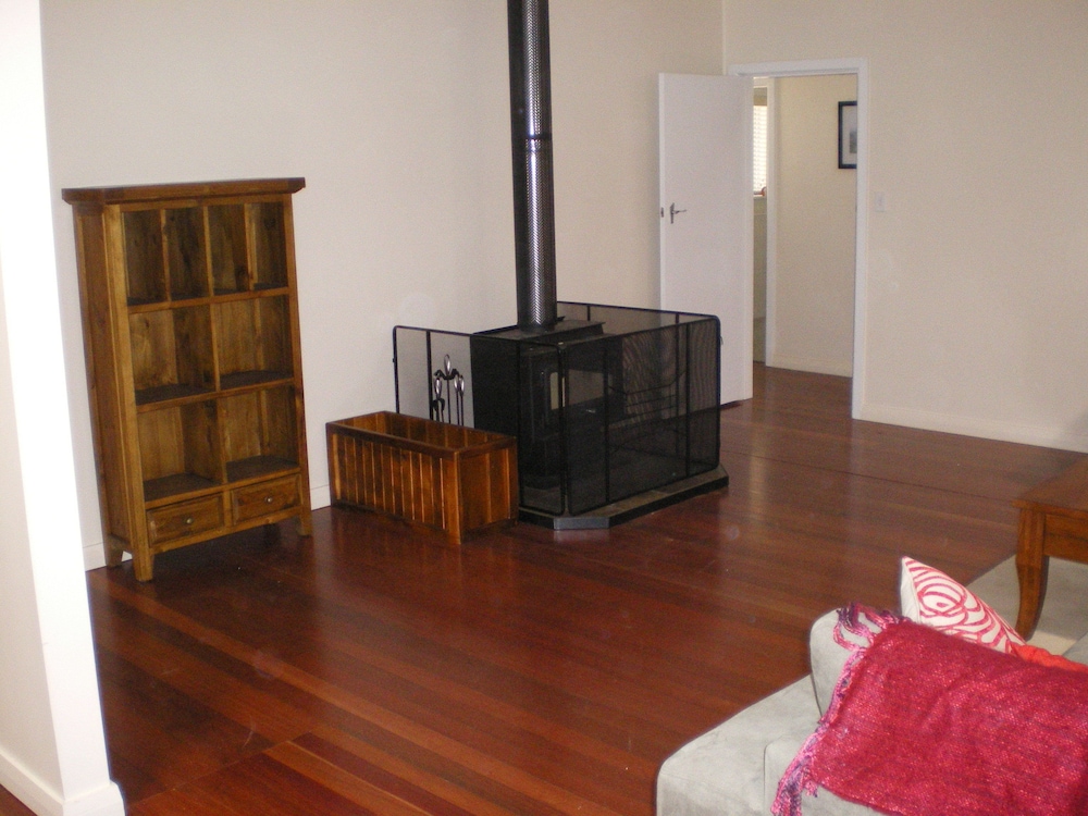 House, 2 Bedrooms photo 3