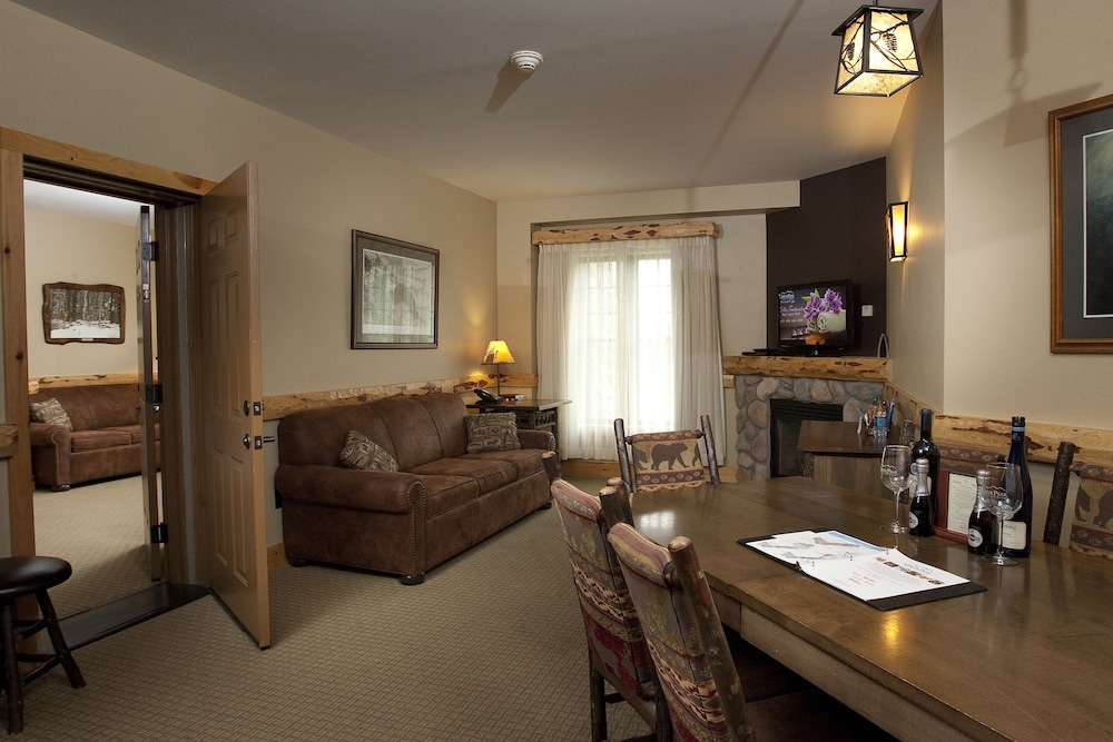 River Rock Suite (Waterpark Access Additional) - Photo 2