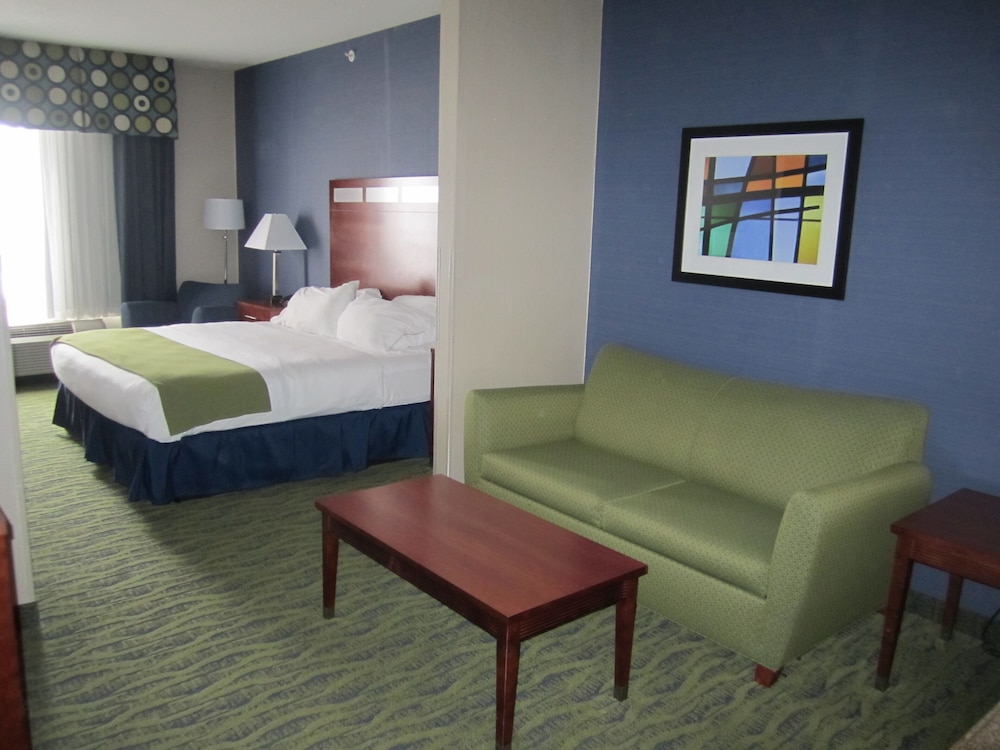 Suite, 1 King Bed with Sofa bed, Accessible (Communications, Accessible Tub) photo 2