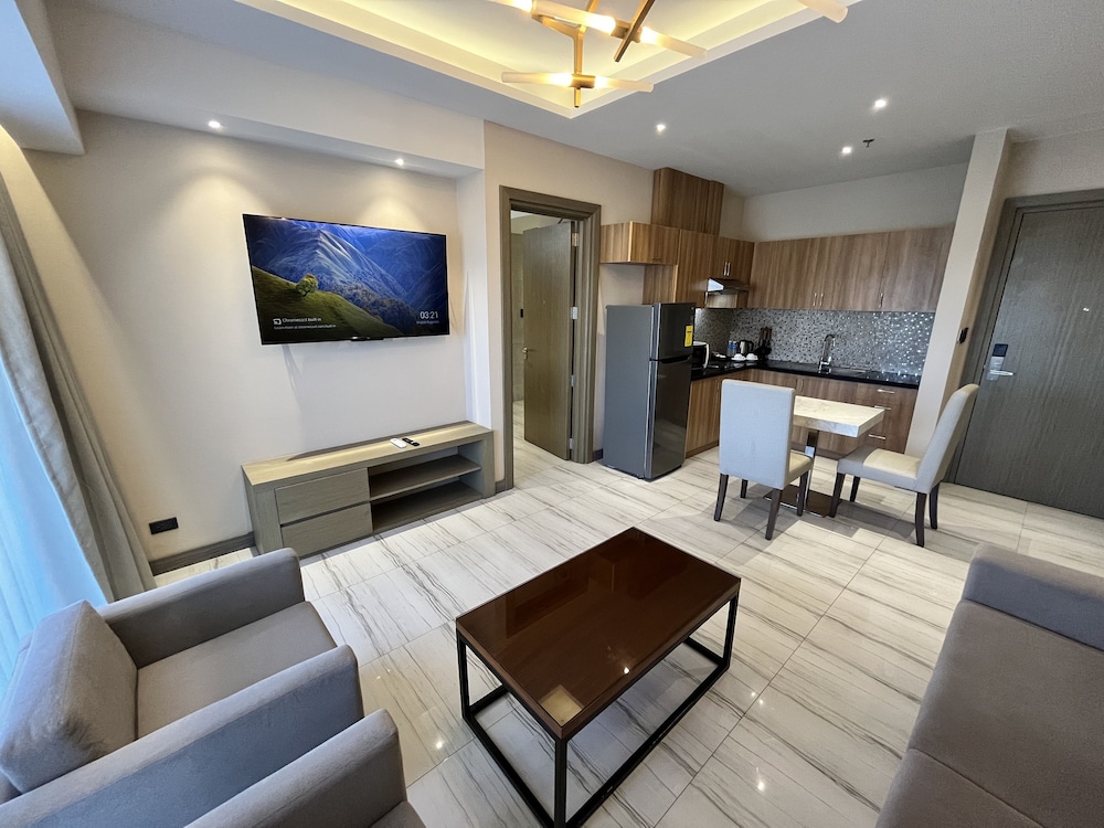 Executive Suite - Photo 3
