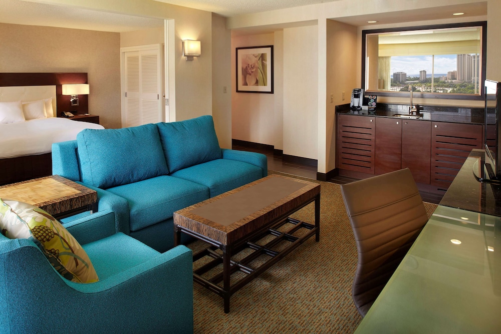 Suite, 1 Bedroom (Waikiki Suite, City/Mountain View) - Photo 3