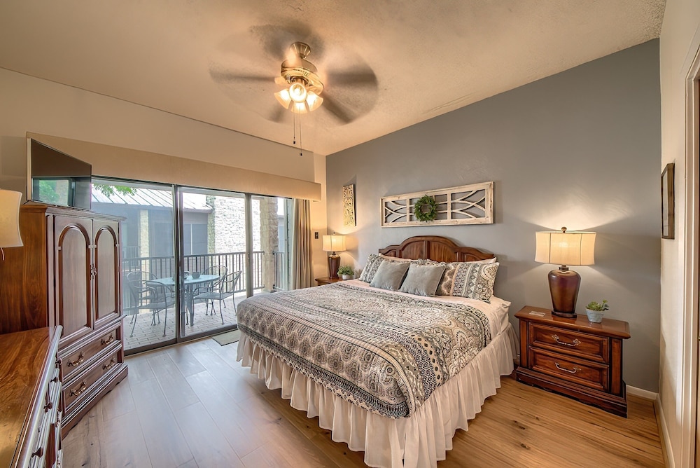 Condo, 3 Bedrooms