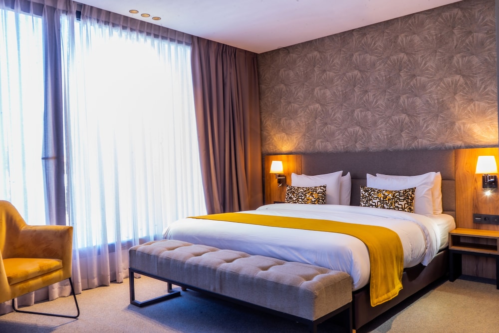 Executive Suite, 1 Bedroom, Garden View photo 3