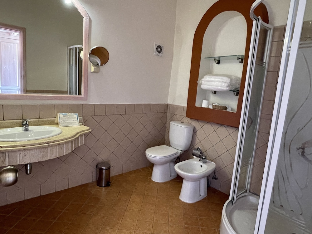 Standard Double or Twin Room, Garden View - Photo 13