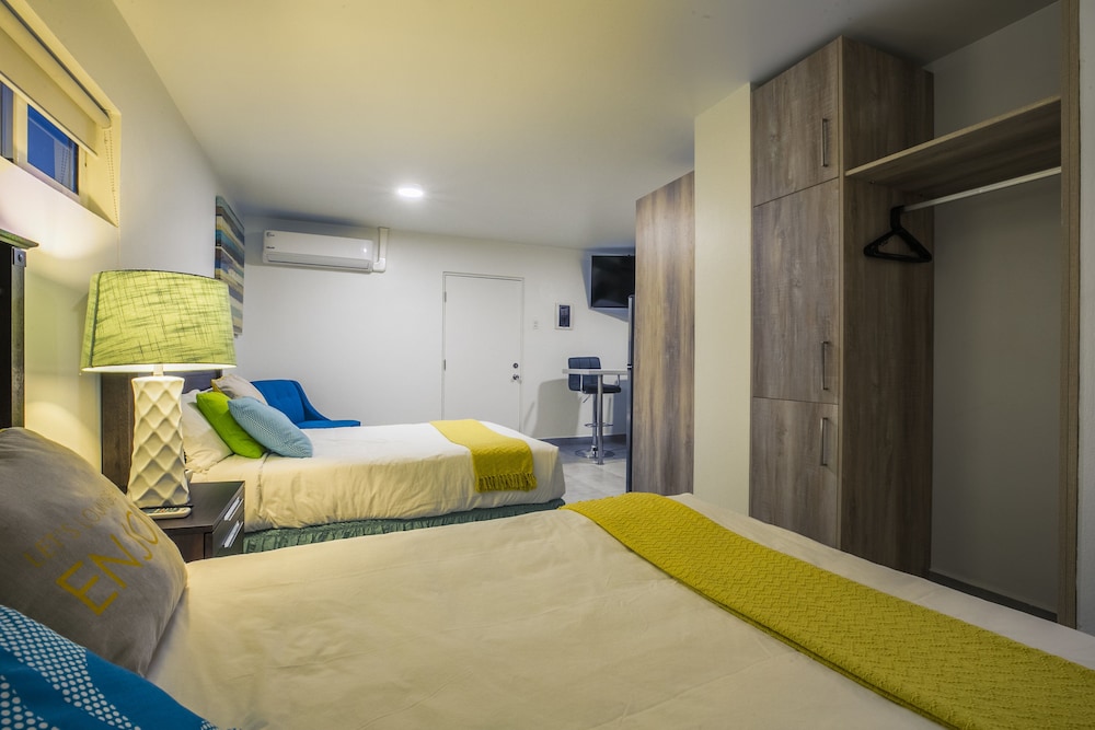 Standard Studio Suite, 2 Double Beds photo 2