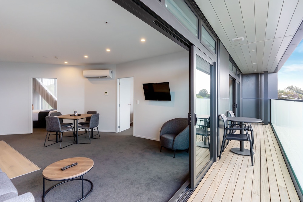 Apartment, 3 Bedrooms, Kitchen (Top Floor, King & Single) - Photo 8