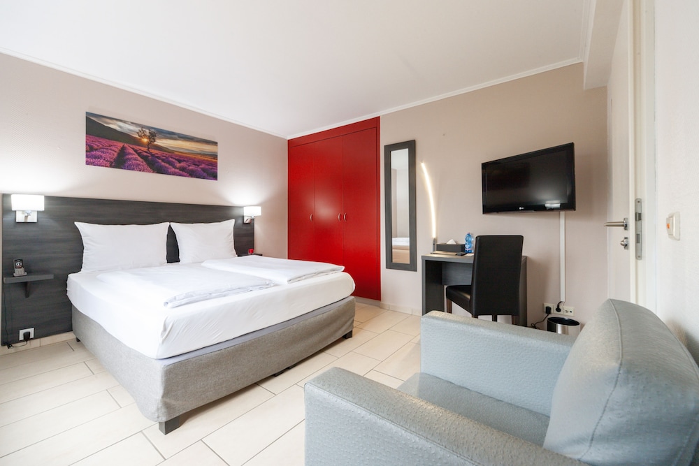 Comfort Room, 1 Queen Bed photo 2