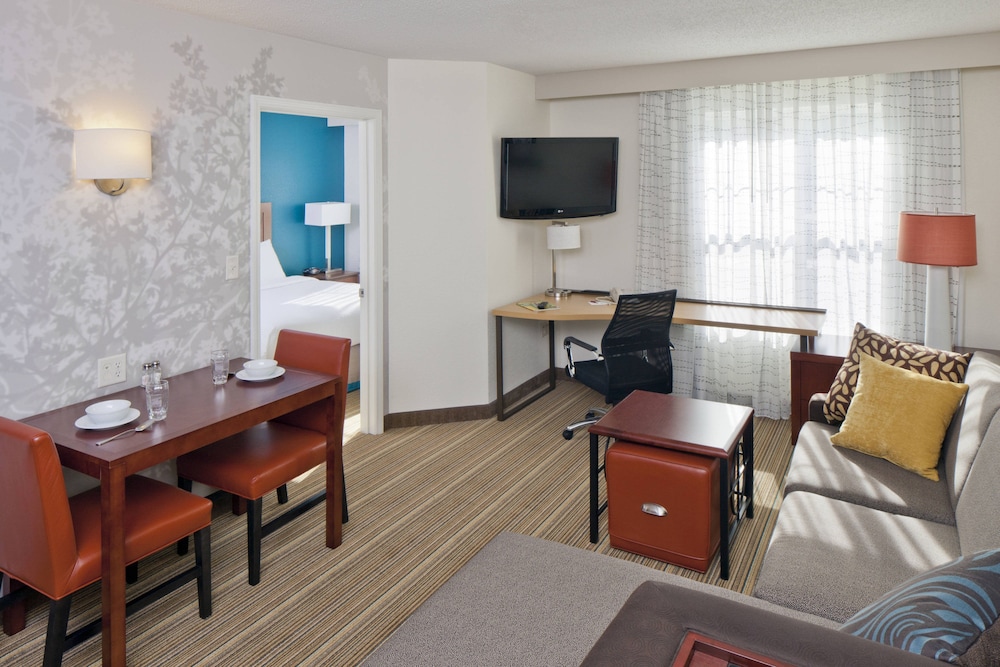 Suite, 1 Bedroom - Photo 1