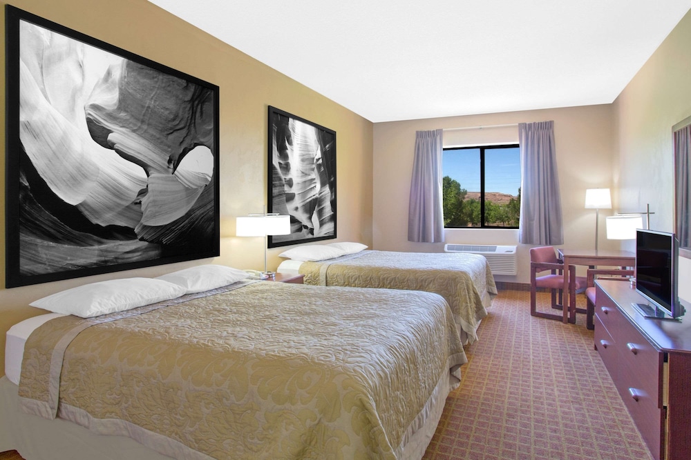 Standard Room, 2 Queen Beds - Photo 1