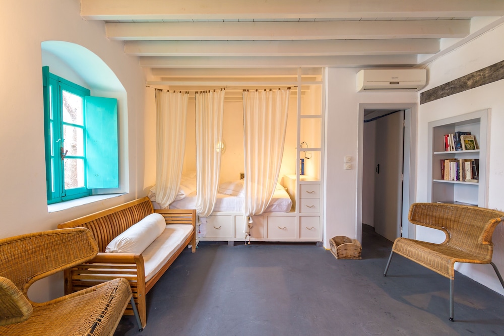 Traditional Suite, Garden Area (White) photo 1