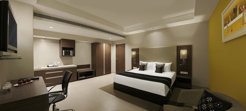 Executive Room, 1 King Bed - Photo 6