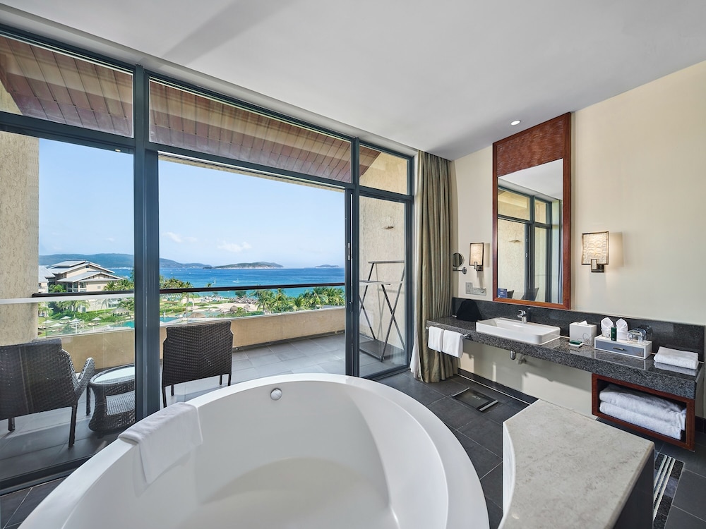 King Double Balcony Deluxe Ocean View Suite - Photo 8