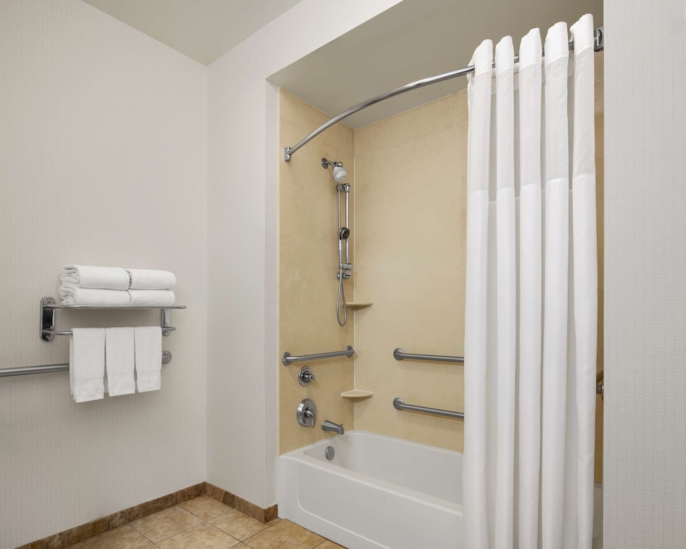Two Double Beds, Non-Smoking, Accessible - Photo 5