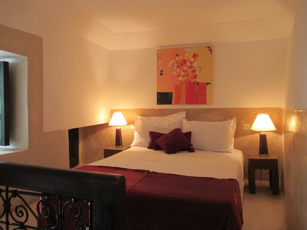 Double Room (Red) - Photo 4