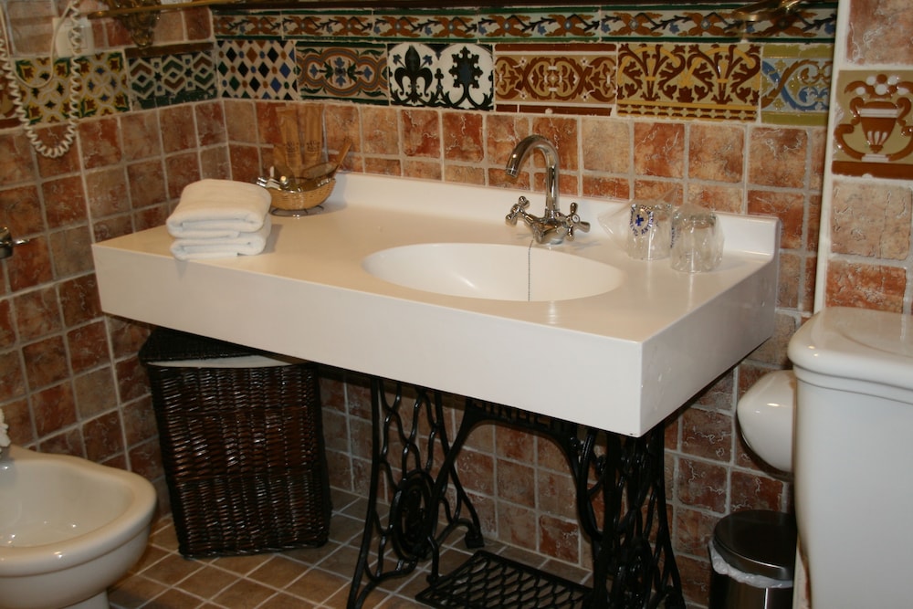 Double Room - Photo 6