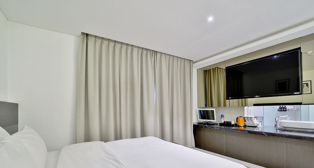 Studio Suite photo 2