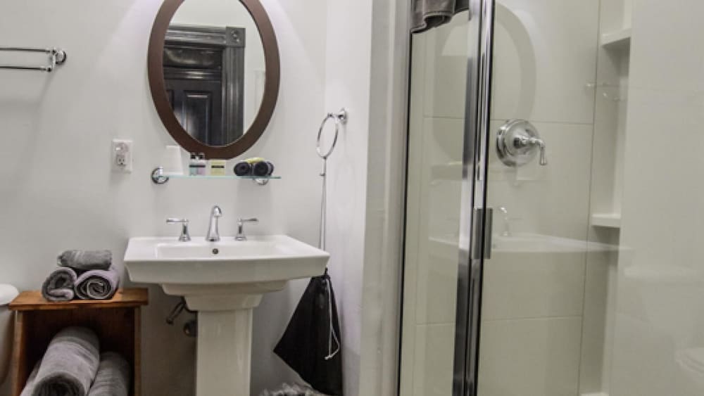 Suite 24 photo 2