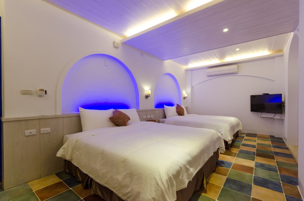 Run of House for 2 Adults with Bathtub