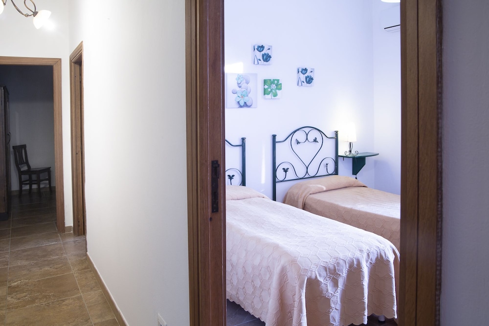 Villa, 2 Bedrooms (private garden) photo 2