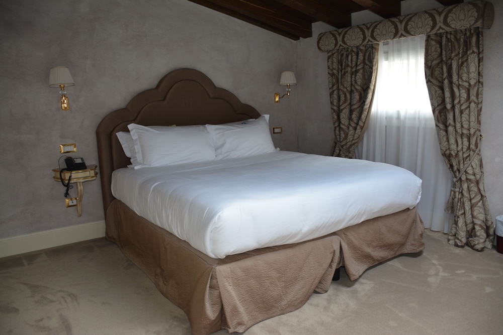 Deluxe Double Room with Park View