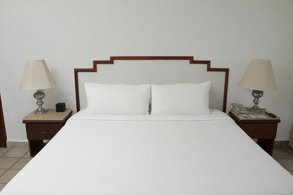 Junior Suite, 1 King Bed, Ocean View - Photo 4