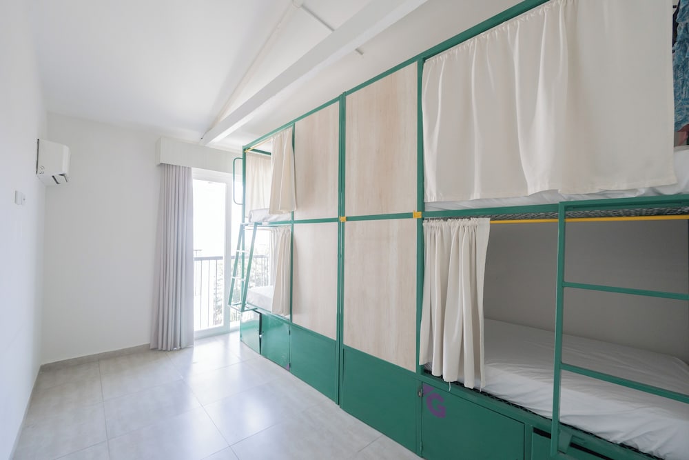 Shared Dormitory, Private Bathroom