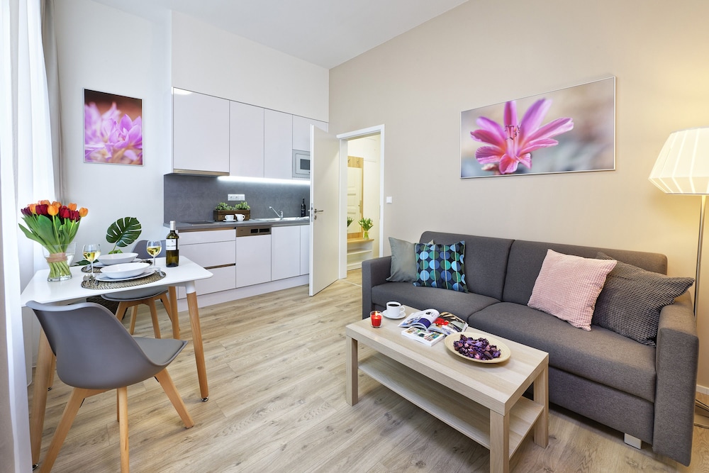 Junior Apartment, 1 Queen Bed, Non Smoking, Balcony
