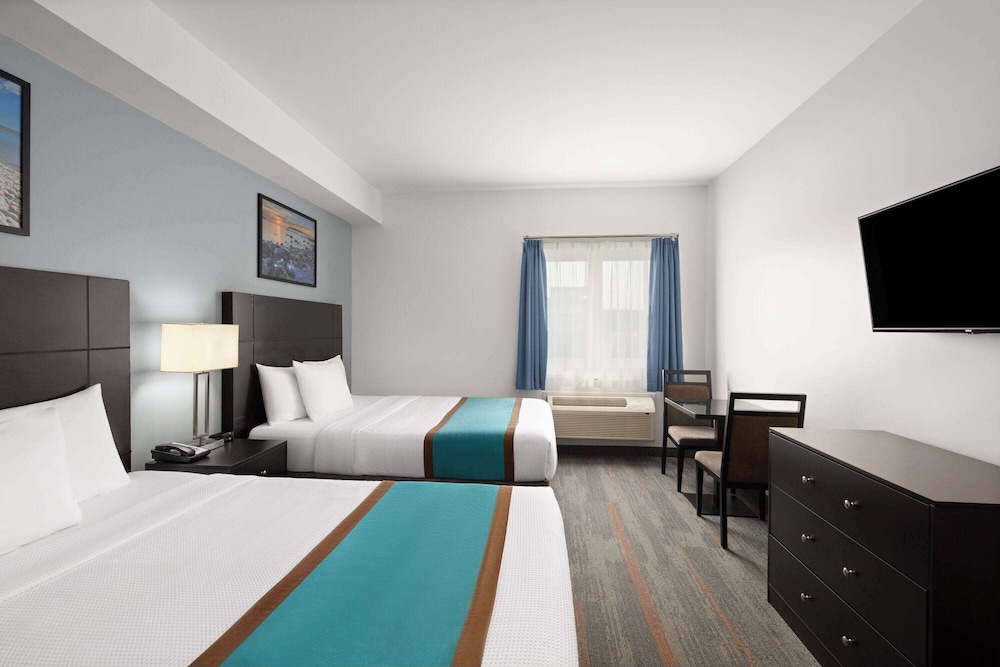 Room, 2 Queen Beds, Non Smoking - Photo 1