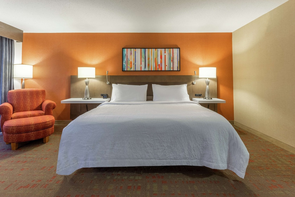 Room, 1 King Bed, Accessible, Bathtub - Photo 2