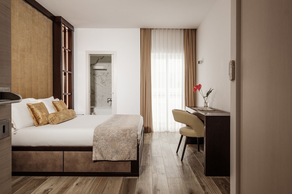 Luxury Apartment photo 3