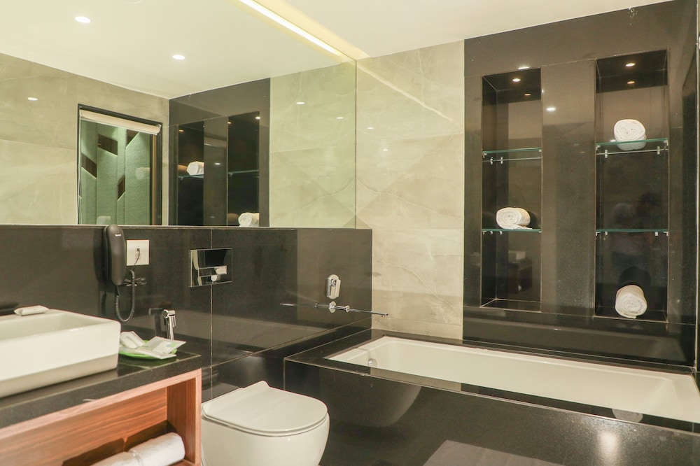 Suite Room - Photo 5