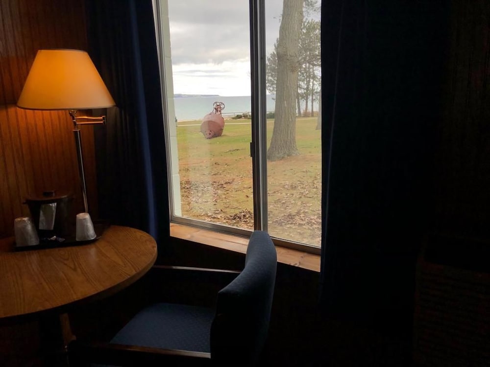 Standard Room, 1 Queen Bed, Park View, Ground Floor photo 3
