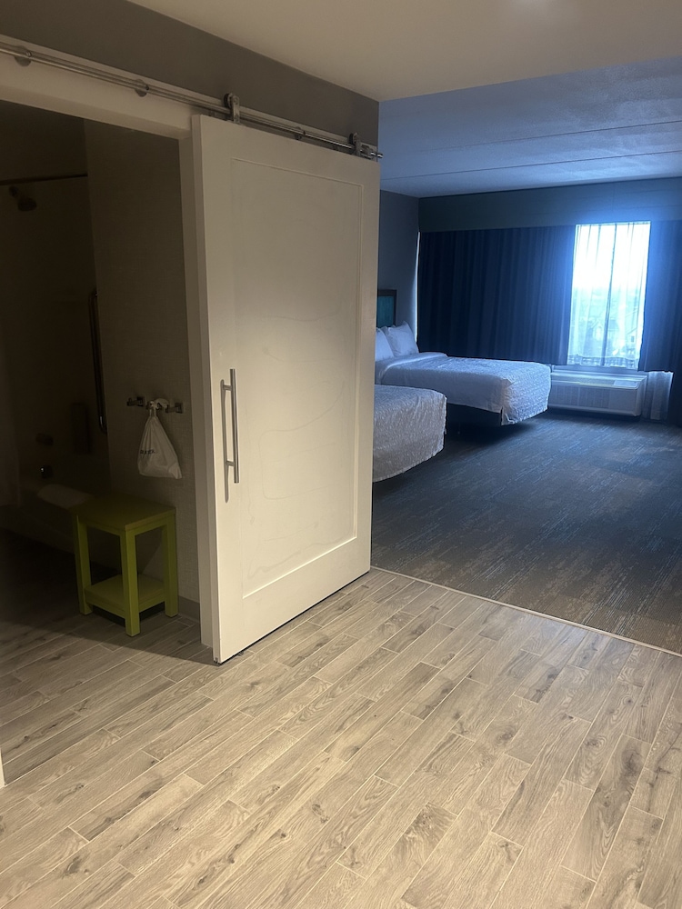 Room, 2 Queen Beds, Accessible, Non Smoking (Hearing Accessible) - Photo 7