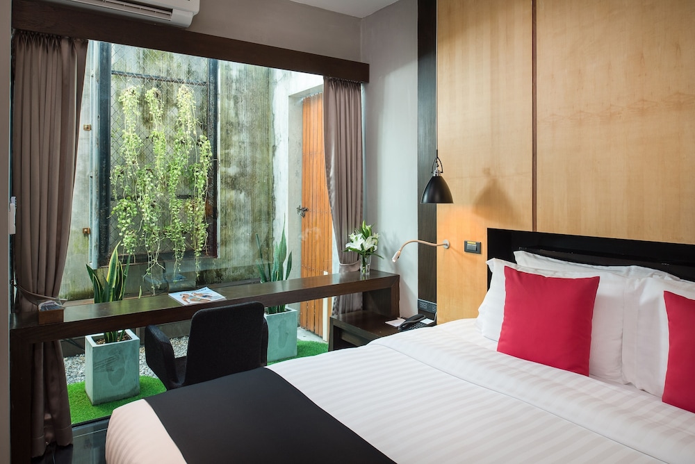 Two Bedroom Pool Residence - Garden View