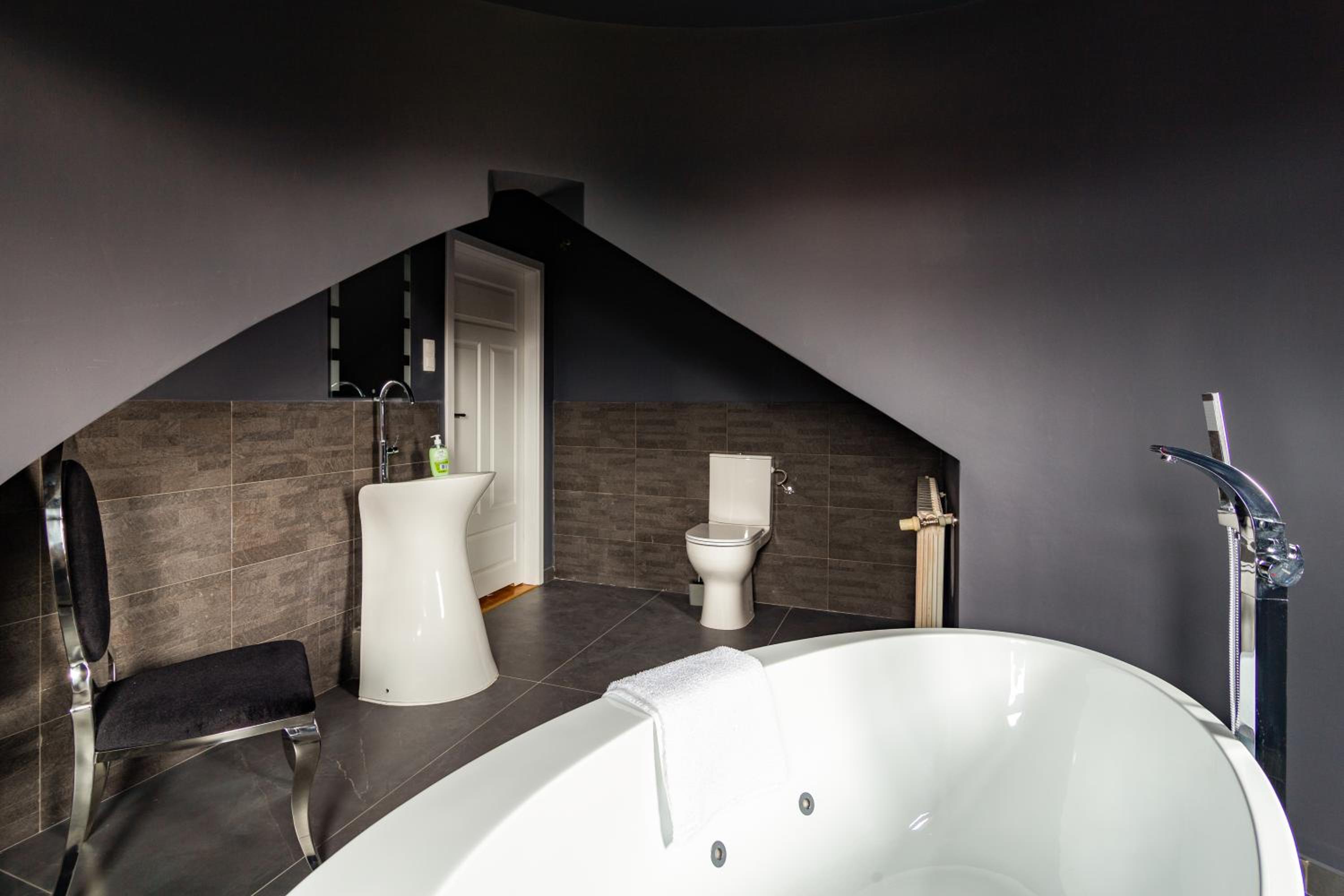 Queen Suite