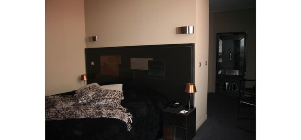 Junior Suite, 1 King Bed (Suite cote Patio) photo 3