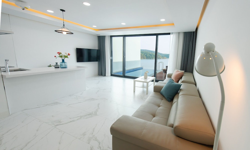 Pool Villa V Type (1004)