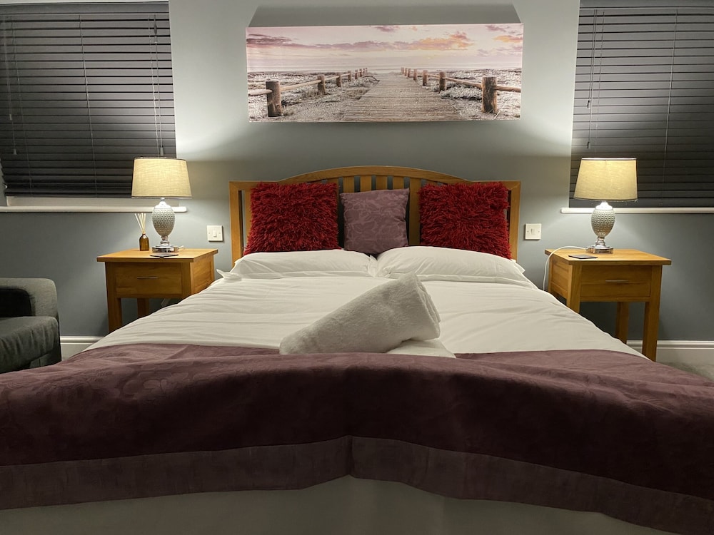 Deluxe Double Room, Ensuite - Photo 5
