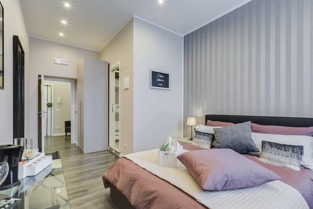 Classic Double Room, 1 Queen Bed, City View photo 2