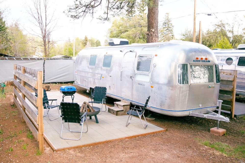 Mobile Home, Multiple Beds photo 1